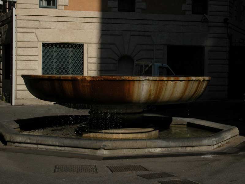 Curiosita' Di Roma: 31 - Fontana di Sant'Eustachio