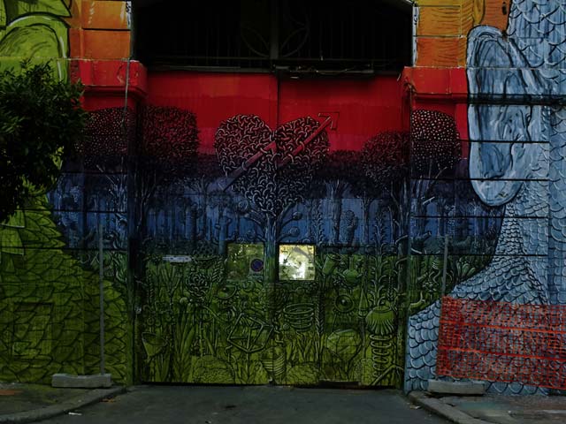 Graffiti  zona Ostiense: 3 - Blu (Italia)