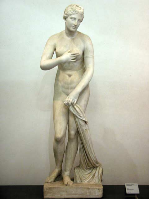 Palazzo Massimo: 22 - Statua di Afrodite