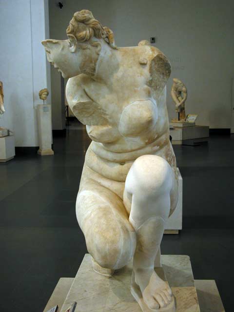 Palazzo Massimo: 26 - Statua di Afrodite