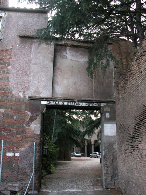 Chiesa di Santo Stefano Rotondo: 1 - Entrata