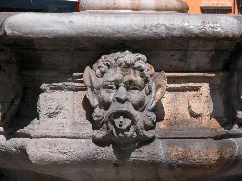 Piccoli Tesori nascosti a Roma: 7 - Fontana di Piazza Santa Maria in Campitelli