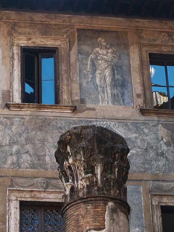 Piccoli Tesori nascosti a Roma: 17 - Palazzo Istoriato