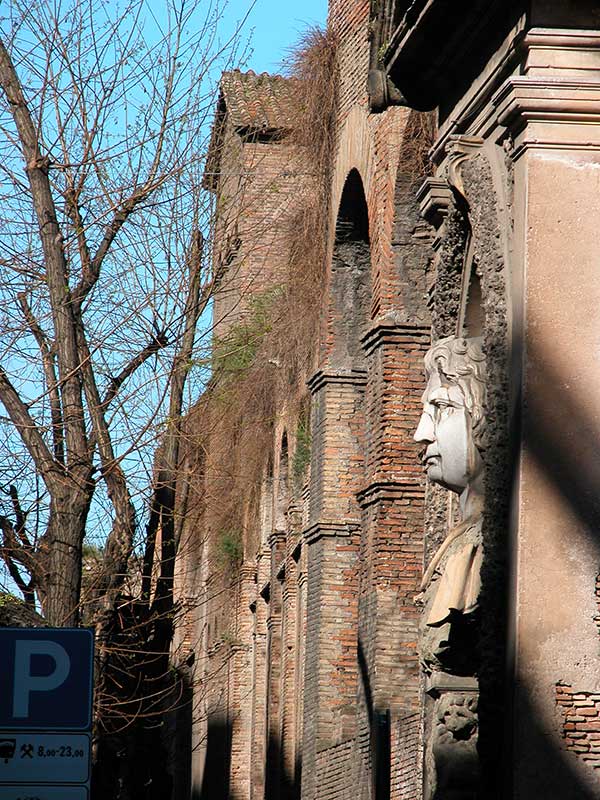 Piccoli Tesori nascosti a Roma: 53 - Via Campania
