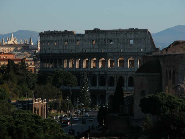 Colosseo - Anfiteatro Flavio: 33 - Panorama dal Vittoriano