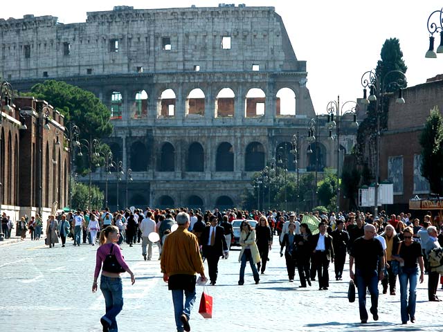 Colosseo - Anfiteatro Flavio: 35 - Via dei Fori Imperiali