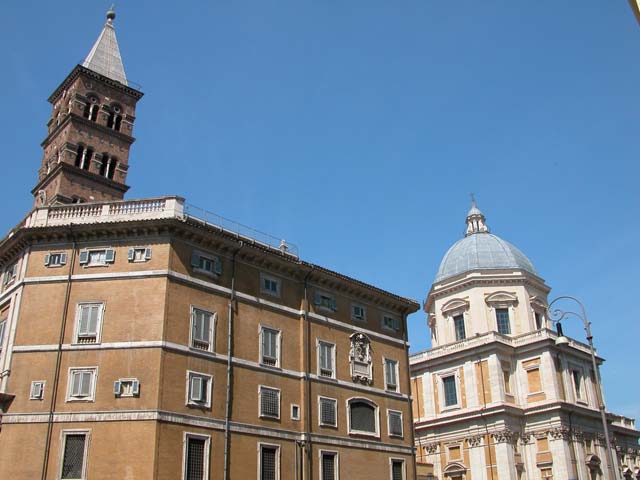 Basilica di Santa Maria Maggiore: 10 - Lato su Piazza Santa Maria Maggiore