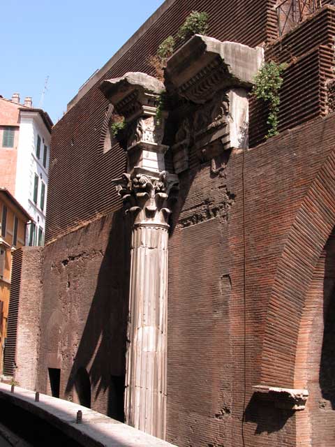 Pantheon di Roma: 21 - Le colonne sul retro