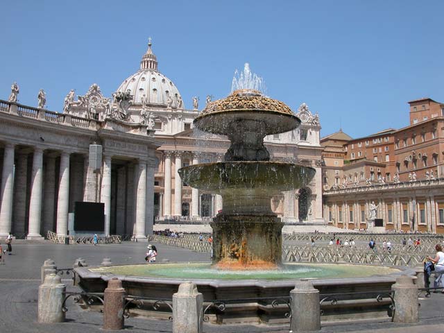 Fontana a Piazza San Pietro