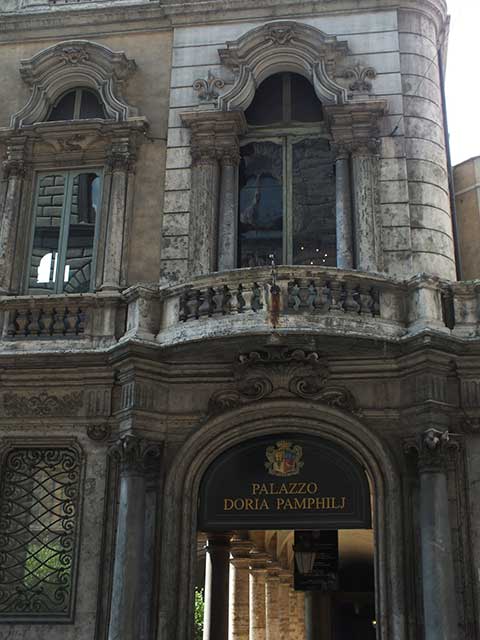 Via del Corso: 4 - Palazzo Pamphili al Corso