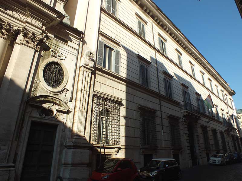 Via Giulia: 17 - Palazzo Falconieri