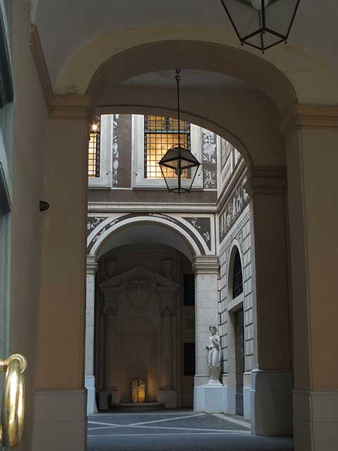Via Giulia: 26 - Palazzo d'Epoca