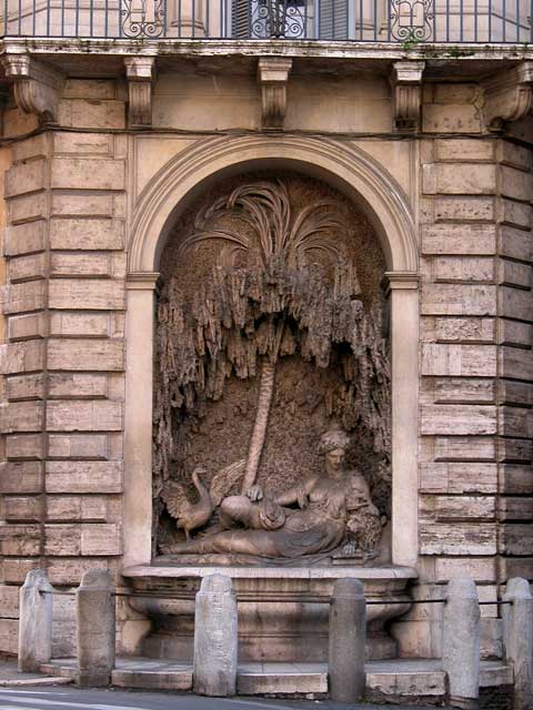 Passeggiate Romane - da Piazza Barberini al Colosseo: 34 - Fontana di Giunone
