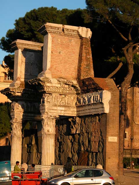Passeggiate Romane - da Piazza Barberini al Colosseo: 67 - Foro di Nerva