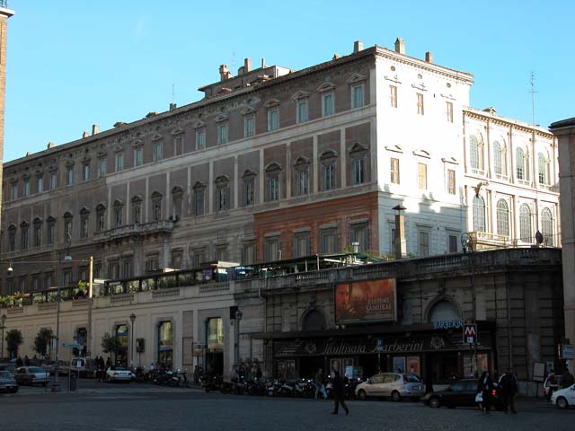 Passeggiate Romane - da Piazza Barberini al Colosseo: 1 - Piazza Barberini