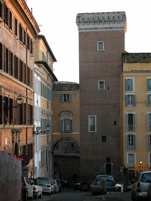 Passeggiate Romane - da Piazza Barberini al Colosseo: 62 - Torre del Grillo