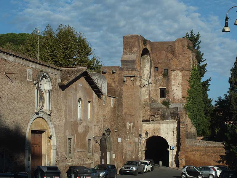 Passeggiate Romane: Colosseo - San Giovanni - Colosseo: 4 - Arco di Dolabella