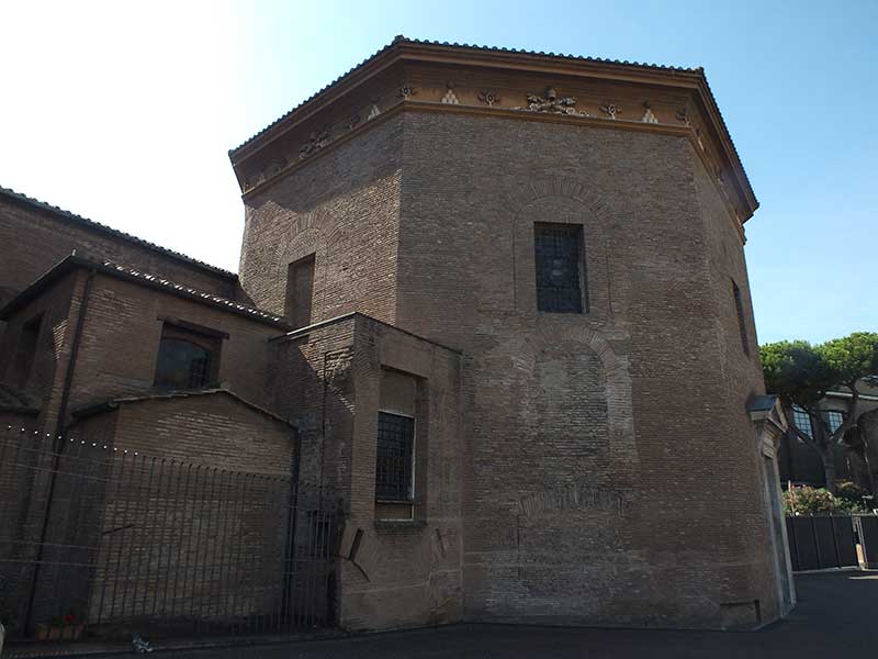 Passeggiate Romane: Colosseo - San Giovanni - Colosseo: 38 - Battistero Lateranense