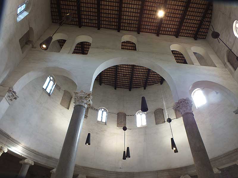 Passeggiate Romane: Colosseo - San Giovanni - Colosseo: 21 - Basilica di Santo Stefano Rotondo