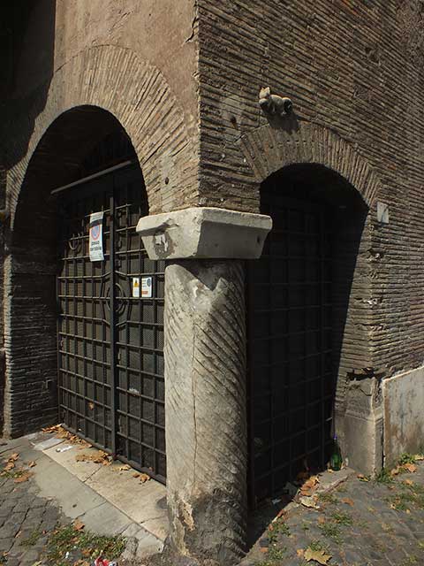 Passeggiate Romane - da Porta Portese a Porta San Paolo: 15 - Case Mattei