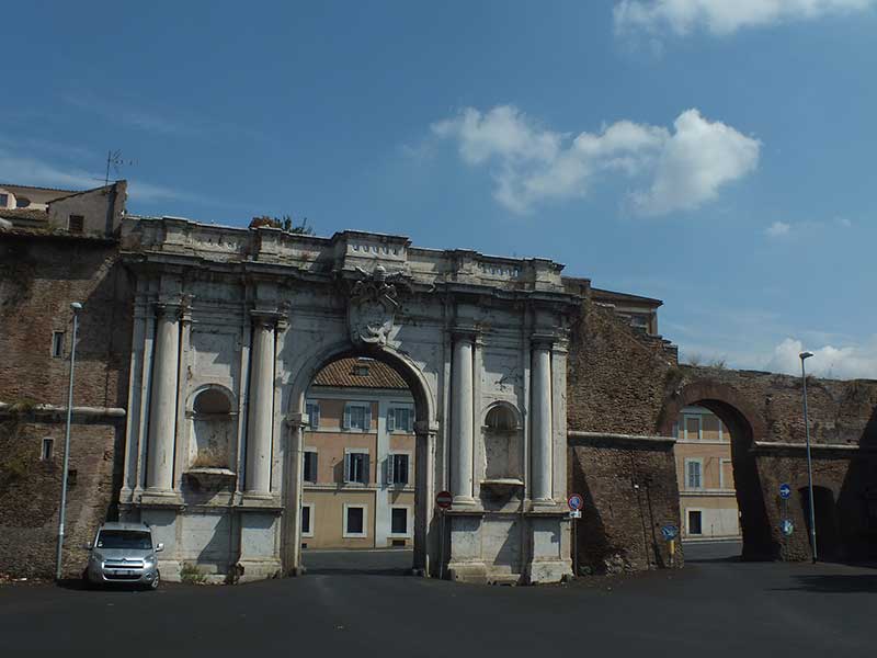 Passeggiate Romane - da Porta Portese a Porta San Paolo: 1 - Porta Portese