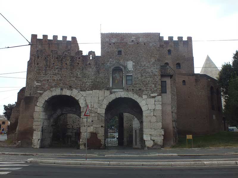 Passeggiate Romane - da Porta Portese a Porta San Paolo: 68 - Porta San Paolo