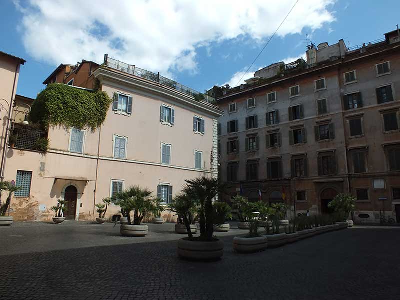 Passeggiate Romane - da Trastevere al Colosseo: 31 - Piazza Grazioli